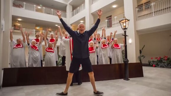 Happy revu par des retraités : la vidéo délirante qui a séduit Pharrell Williams