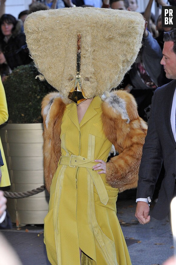 Lady Gaga dans un de ses looks improbables