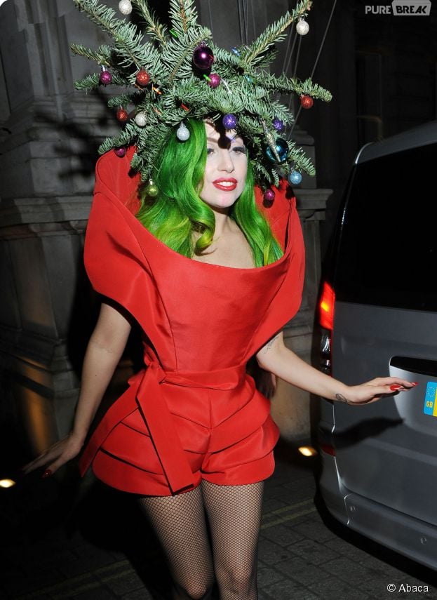 Lady Gaga et son look improbable de sapin de Noël, décembre 2013