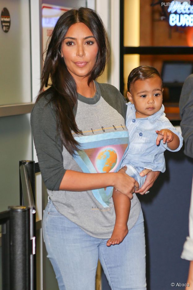 Kim Kardashian et sa fille North à Burbank, le 7 août 2014