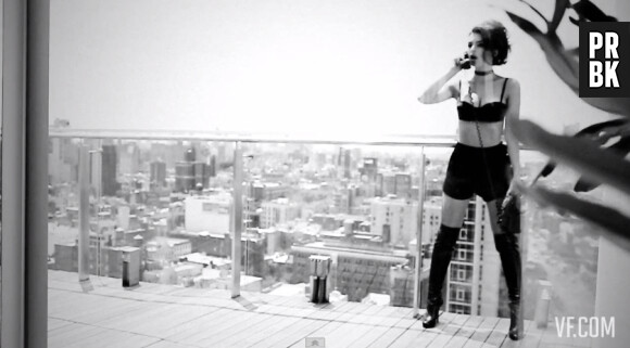 Emily Ratajkowski prend la pose pour le magazine Vanity Fair