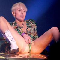 Miley Cyrus trop sexy ? Jugé &quot;immoral&quot; son concert est censuré et annulé