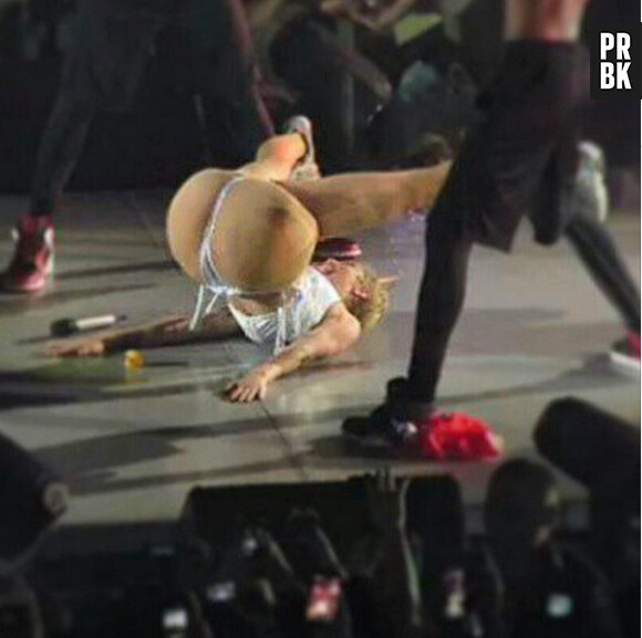 Miley Cyrus : des fausses fesses à la Nicki Minaj
