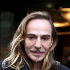 John Galliano de retour dans la mode : le styliste polémique signe chez Margiela