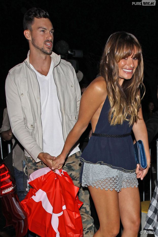 Lea Michele et Matthew Paetz : couple souriant au concert de Justin Timberlake, le 12 ao&ucirc;t 2014
