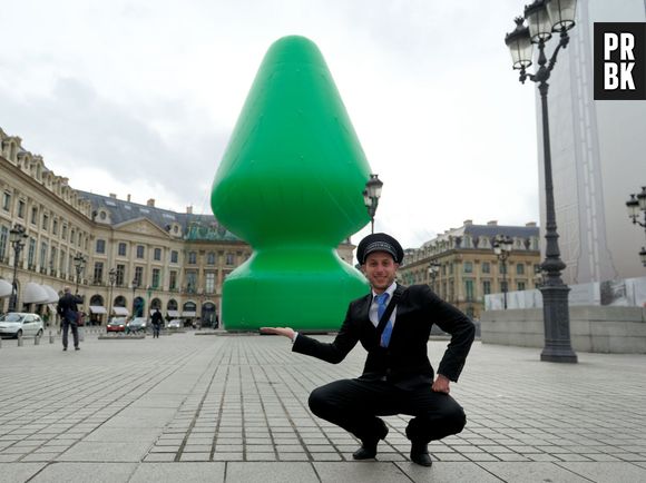 FIAC : l'installation Tree de Paul McCarthy sur la place Vendôme fait polémique