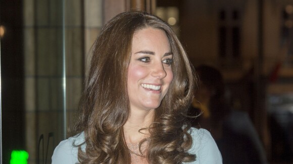 Kate Middleton enceinte : un mini baby-bump pour son retour sur le red-carpet