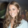 Kate Middleton enceinte et souriante pour une soirée au Musée d'histoire naturelle de Londres le 21 octobre 2014