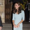 Kate Middleton enceinte : son ventre fait sensation au Musée d'histoire naturelle de Londres le 21 octobre 2014