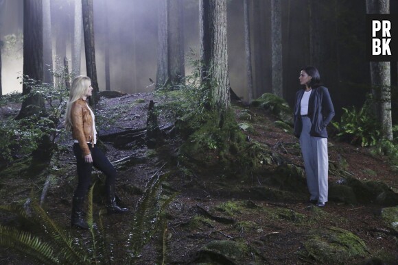 Once Upon a Time saison 4, épisode 5 : Jennifer Morrison face à Lana Parrilla sur une photo