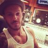M. Pokora pendant l'enregistrement de son sixième album