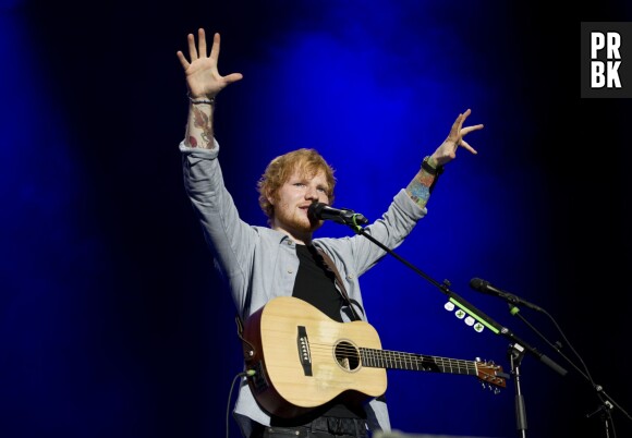 Ed Sheeran, en live aux MTV EMA 2014 à Glasgow, le 9 novembre 2014