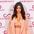 Kim Kardashian décolletée à la soirée Hairfinity, le 8 novembre 2014 à Londres