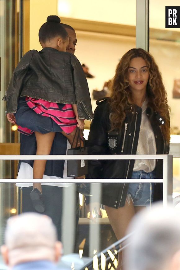 Beyoncé, Jay Z et leur fille Blue Ivy en famille pour une après-midi de shopping à Beverly Hills, le 11 novembre 2014