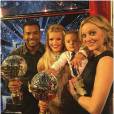 Alfonso Ribeiro, sa danseuse Witney, sa femme et son fils après la finale de Dancing With The Stars