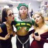 Miley Cyrus topless pour une fête de Noël