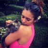 Nina Dobrev pose avec un chat sur Instagram en janvier 2015