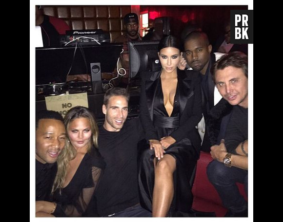 Kim Kardashian ultra décolletée avec Kanye West à l'anniversaire de John Legend, le 8 janvier 2015