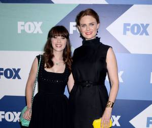 Zooey Deschanel et sa soeur Emily Deschanel lors d'une soirée organisée par FOX