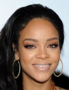 Rihanna sexy et décolletée à la cérémonie des Fashion LA Awards le 22 janvier 2015 à Los Angeles