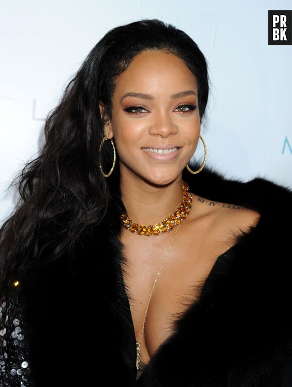 Rihanna sexy et décolletée à la cérémonie des Fashion LA Awards le 22 janvier 2015 à Los Angeles