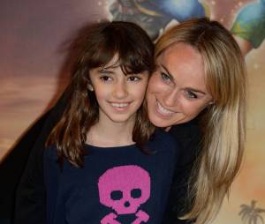 C&eacute;cile de M&eacute;nibus et sa ni&egrave;ce sur le tapis rouge de Clochette et la F&eacute;e Pirate, le 25 mars 2014