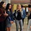 Pretty Little Liars saison 5, épisode 21 : Troian Bellisario, Shay Mitchell, Ashley Benson et Lucy Hale sur une photo