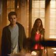 The Vampire Diaries saison 6, épisode 16 : Elena (Nina Dobrev) et Stefan (Paul Wesley) sur une photo