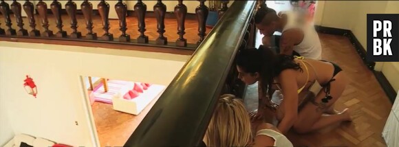 Les Anges 7 : Shanna et Amélie Neten espionnent Vivian et Somayeh dans l'épisode 1 diffusé le 9 mars 2015, sur NRJ 12