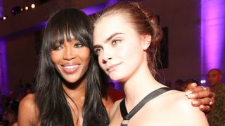Cara Delevingne VS Naomi Campbell : bagarre de tops en boîte de nuit à Paris ?