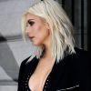 Kim Kardashian sexy et décolletée à Paris, le 10 mars 2015