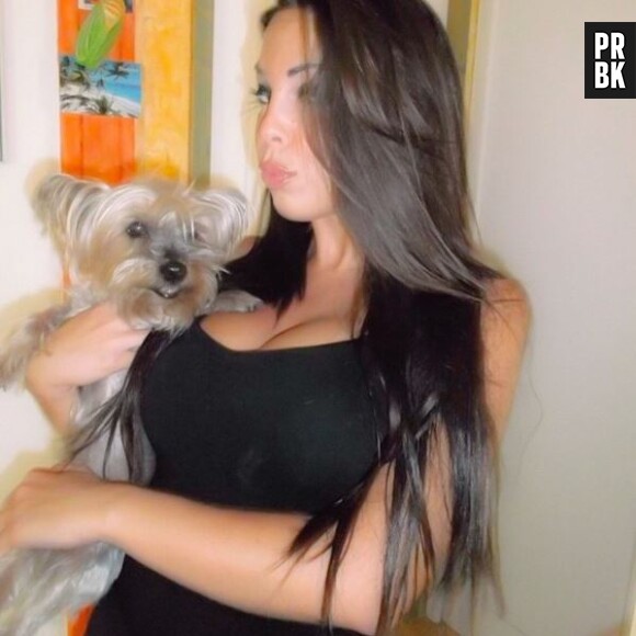 Les Marseillais en Thaïlande : Kim prend la pose avec son chien sur Instagram