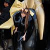 Lady Gaga en robe 3D pour le lancement de son parfum chez Macy's en 2012