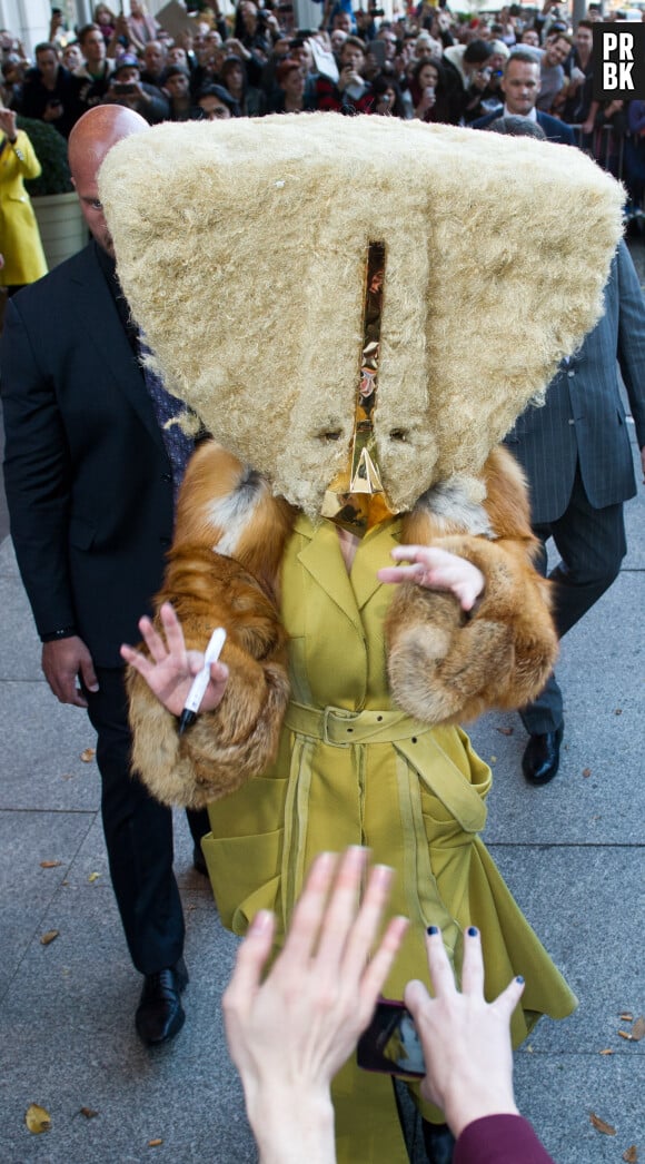 Lady Gaga et son look Bob L'Eponge en octobre 2013
