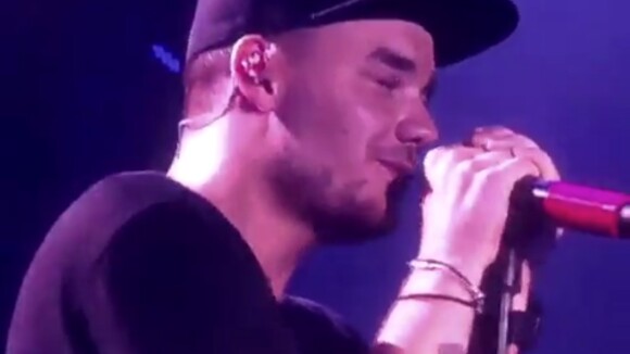 Liam Payne en larmes lors d'un concert des One Direction après le départ de Zayn Malik