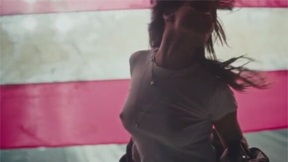Rihanna : American Oxygen, le clip sexy et bouleversant qui retrace l'histoire des Etats-Unis