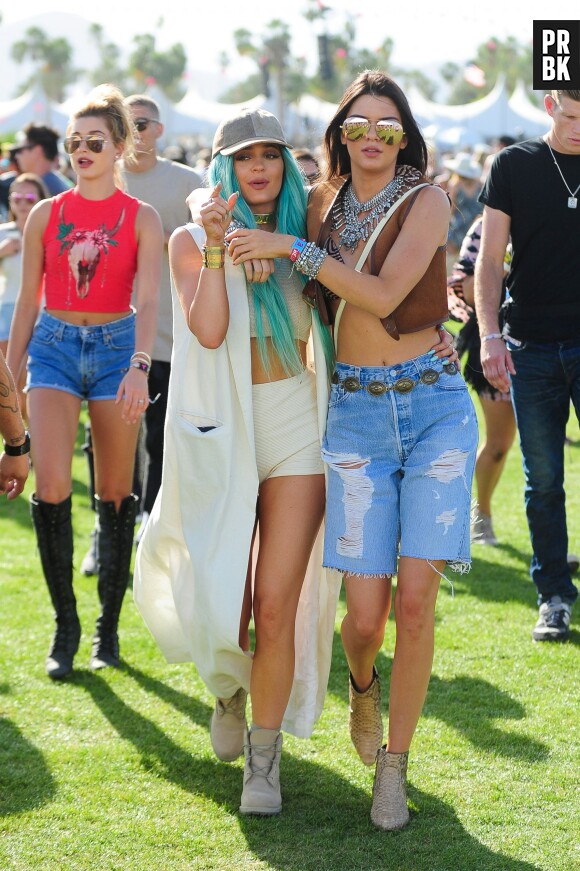 Kylie Jenner, ses cheveux verts et sa soeur Kendall Jenner au Festival Coachella le 10 avril 2015