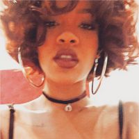 Rihanna change de coupe de cheveux : (Whitney) Houston, on a un problème ?
