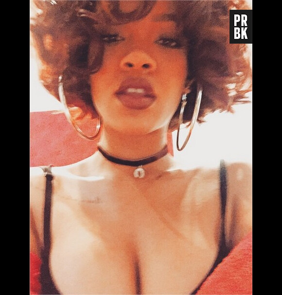 Rihanna : nouvelle coupe à la Whitney Houston sur Instagram, le 3 mai 2015