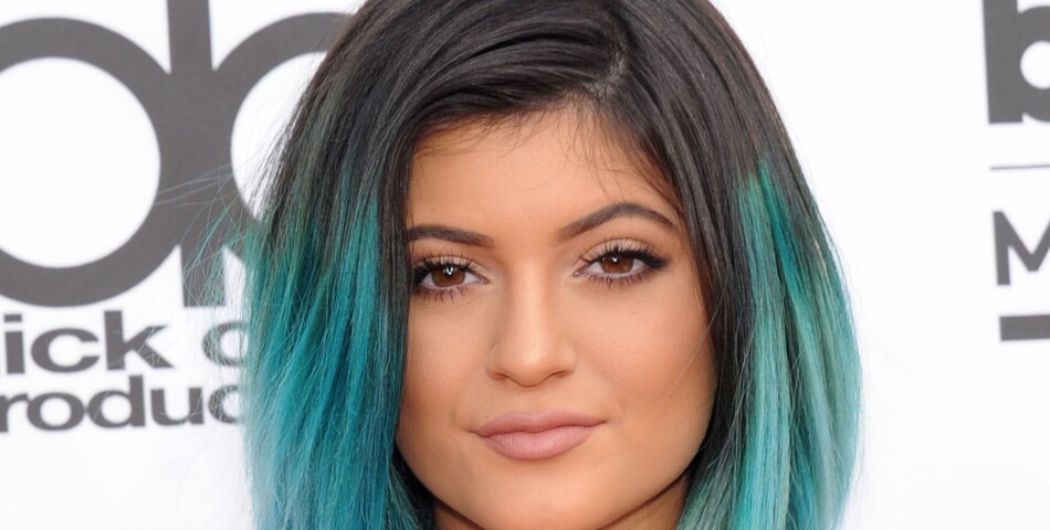 Kylie Jenner accro au vert et au carré lors des Billboard Music Awards 2014