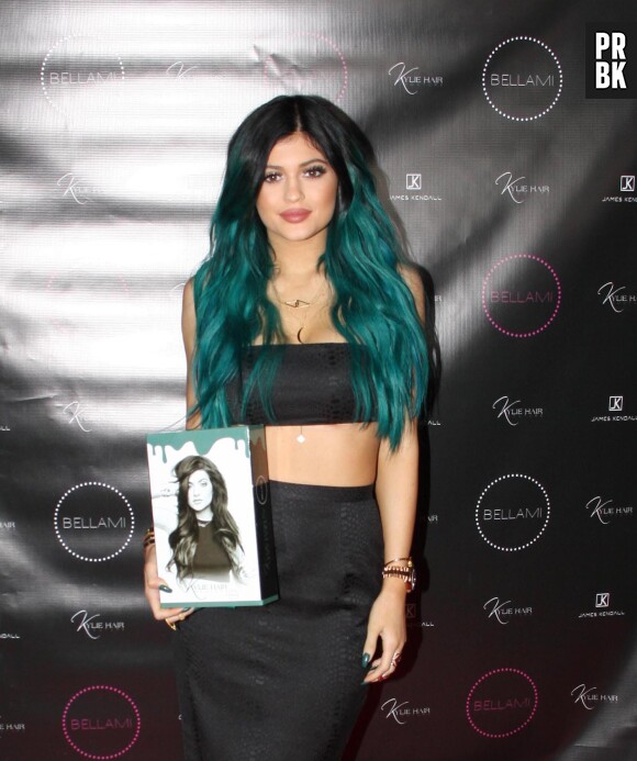 Kylie Jenner sexy pour la présentation de sa ligne d'extensions pour cheveux en novembre 2014