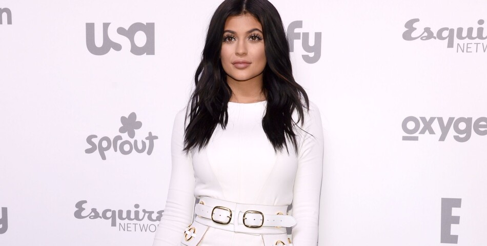 Kylie Jenner sexy en robe blanche en mai 2015