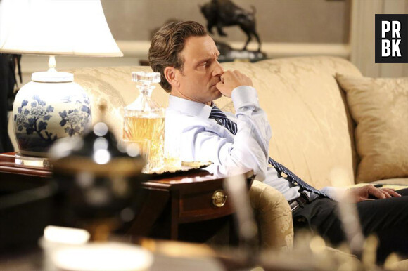 Scandal saison 4 : Fitz (Tony Goldwyn) sur une photo