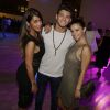 Ayem Nour pose avec Rayane Bensetti et Denitsa Ikonomova à la soirée du concours Orange des Jeunes Designers le 4 juin 2015 à Paris