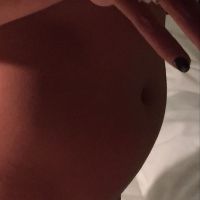 Ayem Nour enceinte et bientôt maman ? Elle publie une photo de ventre rond sur Instagram