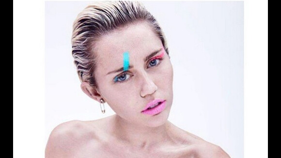 Miley Cyrus nue pour Paper : photos trashs et révélations sur sa bisexualité