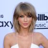 Taylor Swift sexy en blanc et grande gagnante des Billboard Music Awards 2015, le 17 mai 2015 à Las Vegas