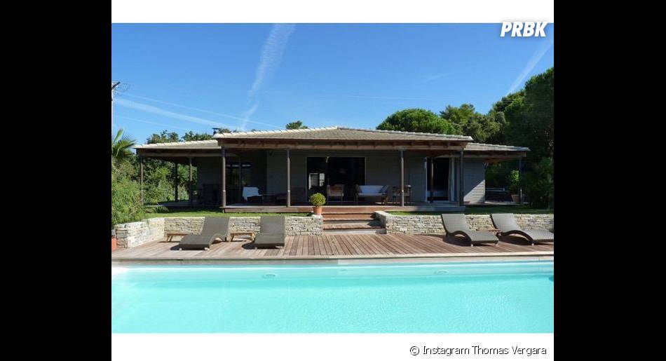Nabilla Benattia Et Thomas Vergara Reunis Ils Ont Partage Chacun La Photo D Une Meme Maison Et De Sa Piscine Purebreak
