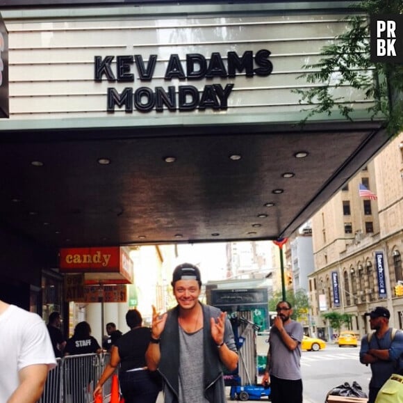 Kev Adams : succès à New York pour son Voilà Voilà Tour, il remercie ses fans
