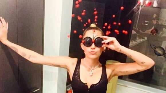 Miley Cyrus s'épile (enfin) les aisselles... et montre tout sur Instagram